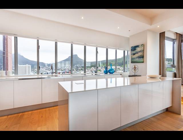 3 BEDROOM PENTHOUSE FOR SALE IN CAPE TOWN CITY CENTRE